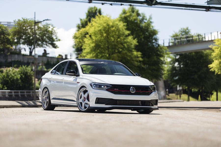  Volkswagen Jetta GLI Super Touring Concept 2019 года  (фото 1 из 4)